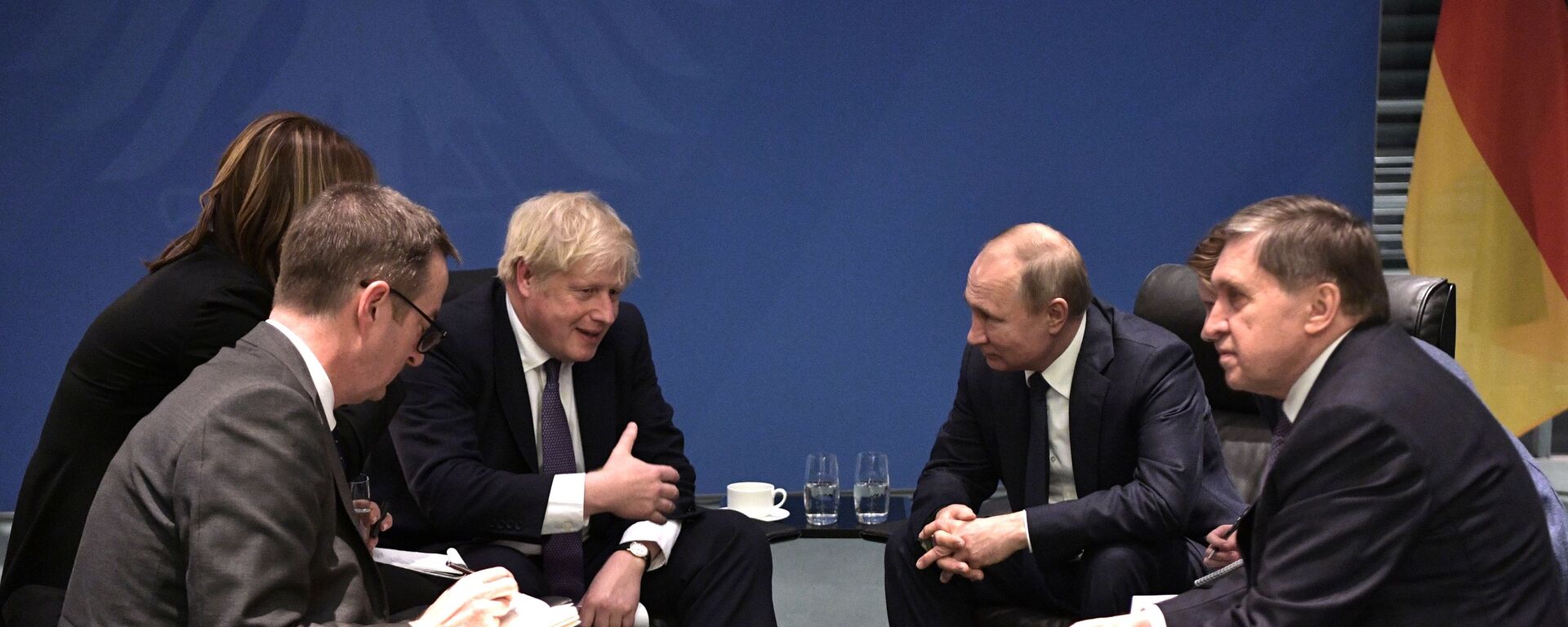 Cuộc gặp giữa hai ông Putin và Johnson ở Berlin. - Sputnik Việt Nam, 1920, 26.10.2021