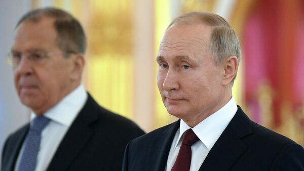 Tổng thống Nga Vladimir Putin tại buổi trình quốc thư trong điện Kremlin - Sputnik Việt Nam
