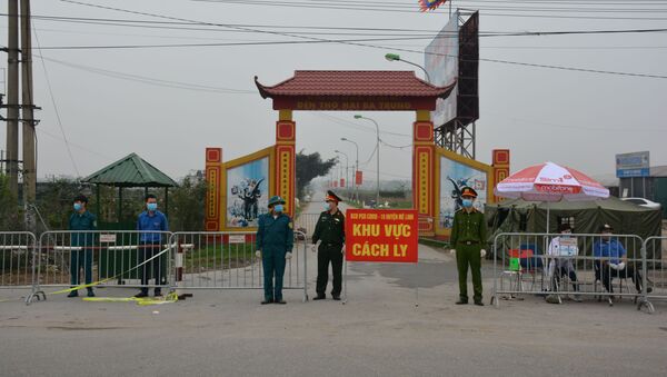 Lực lượng liên ngành thực hiện nhiệm vụ tại các chốt. - Sputnik Việt Nam