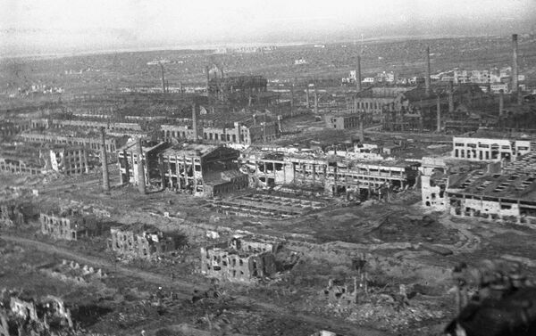 Cảnh nhìn từ trên cao của thành phố Stalingrad bị tàn phá  - Sputnik Việt Nam