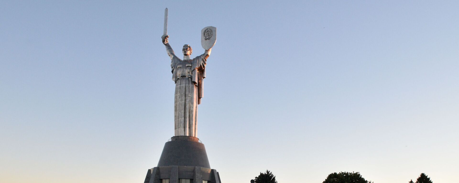 Đài tưởng niệm Bà mẹ Tổ quốc trên địa bàn khu phức hợp tưởng niệm Bảo tàng lịch sử quốc gia Ukraina trong Thế chiến II tại Kiev - Sputnik Việt Nam, 1920, 03.10.2023