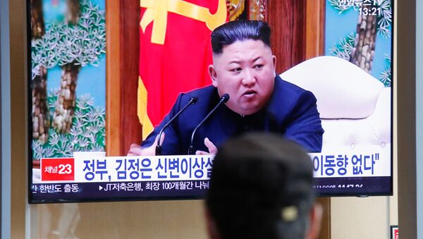 Mọi người theo dõi nhà lãnh đạo Triều Tiên Kim Jong-un, Seoul, Hàn Quốc - Sputnik Việt Nam