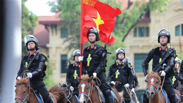 Lực lượng Cảnh sát cơ động kỵ binh diễu hành. - Sputnik Việt Nam