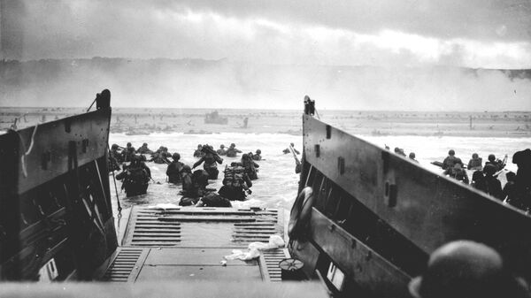 Hạ cánh của quân đội của Sư đoàn 1 Bộ binh Mỹ trên bờ Normandy ngày 6 tháng 6 năm 1944 - Sputnik Việt Nam