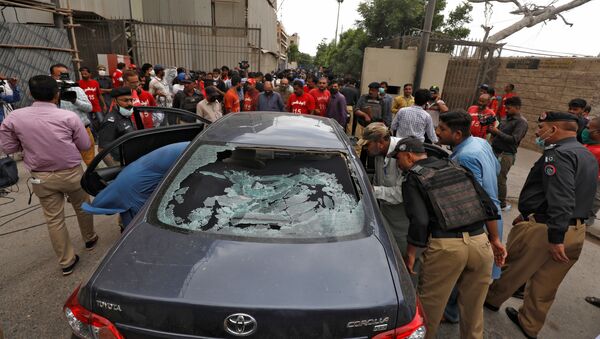 Cảnh sát nơi xảy ra vụ tấn công nhăm vào sàn giao dịch ở Pakistan. - Sputnik Việt Nam