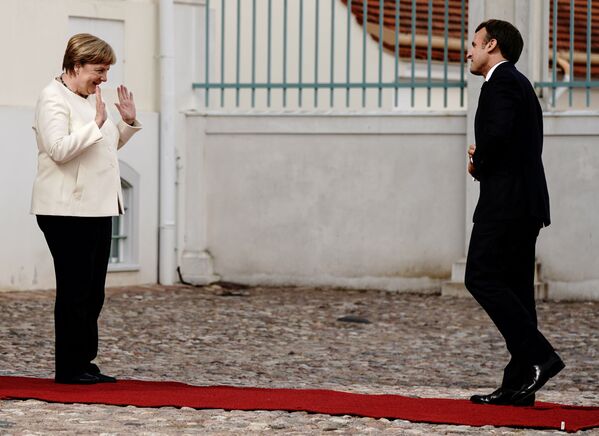 Thủ tướng Đức Angela Merkel tiếp Tổng thống Pháp Emmanuel Macron tại lâu đài Meseberg, Đức - Sputnik Việt Nam