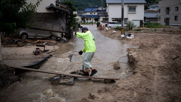 Đường bị ngập lụt sau những trận mưa lớn ở Nhật Bản - Sputnik Việt Nam